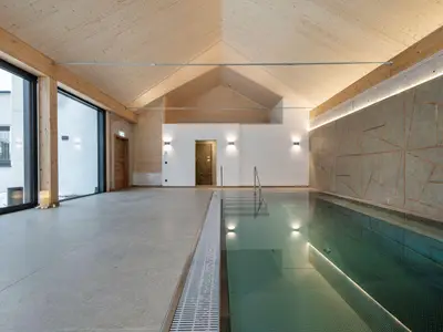beheizter Indoor-Pool