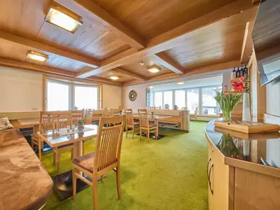 Hotel Frühstücksraum 2025