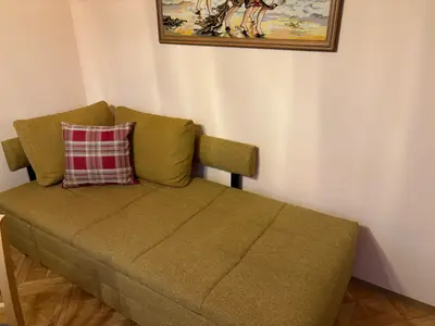 Joka Liege mit Blick auf Smart TV