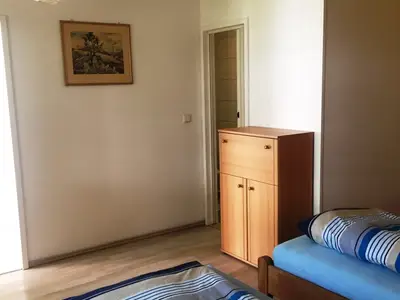 Schlafzimmer 1