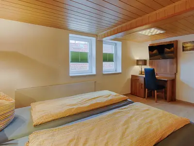 4. Schlafzimmer und Wohnzimmer