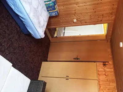 Schlafzimmer 1