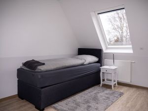 23648532-Appartement-6-Wilhelmshaven-300x225-3