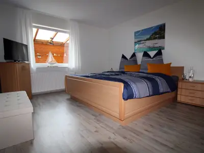 Schlafzimmer mit Doppelbett