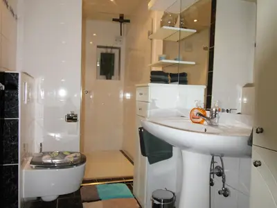 Badezimmer mit Dusche