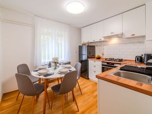 24045660-Appartement-5-Zagreb-300x225-2