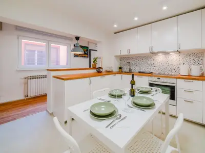 Küche und Essbereich