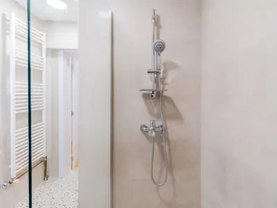 Badezimmer mit Dusche