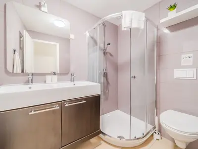 Badezimmer mit Dusche