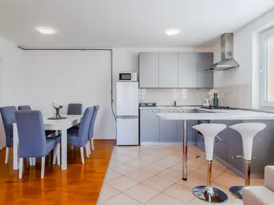 Küche und Essbereich