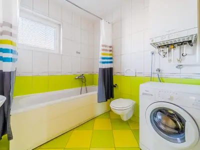 Badezimmer mit Badewanne