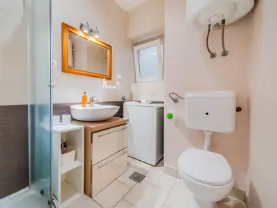 Badezimmer mit Dusche