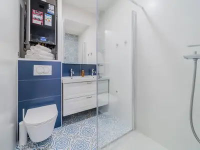 Badezimmer mit Dusche