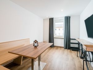 23130649-Appartement-4-Zirndorf-300x225-5