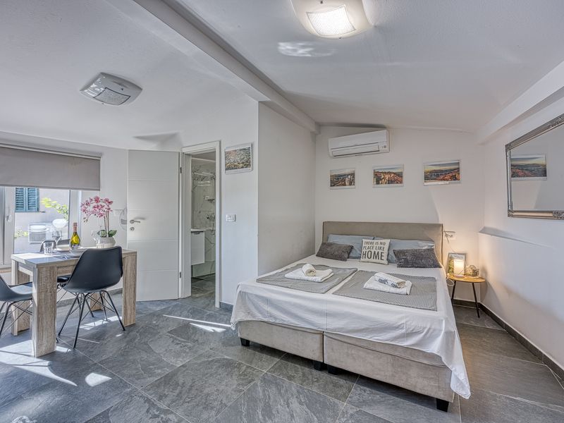 23706929-Appartement-2-Črni Kal-800x600-0