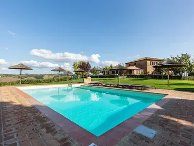 PoolOfHouse