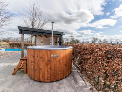 PoolOfHouse