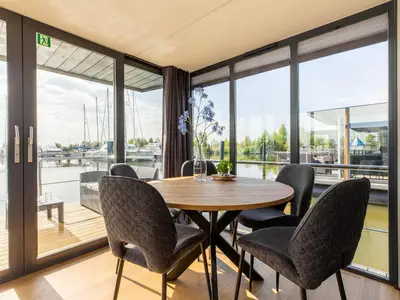 DiningRoom