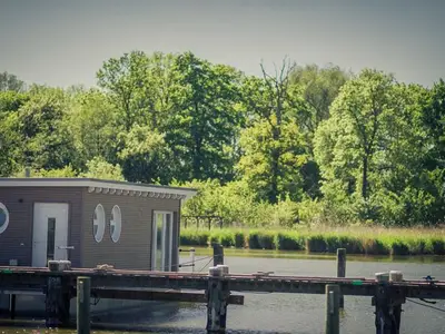 Boot für 3 Personen (45 m²) in Krummin 2/10
