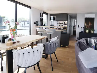 DiningRoom