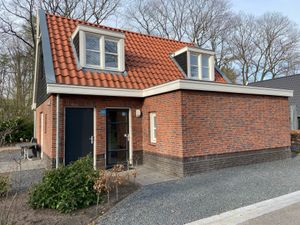 23973893-Bungalow-6-Arnheim-300x225-0