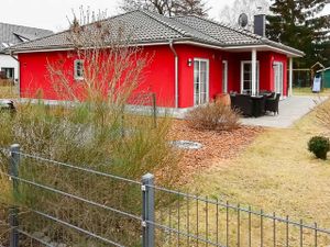 22958239-Bungalow-8-Karlshagen-300x225-5