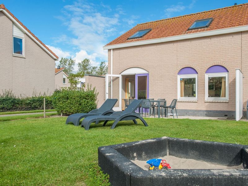 23893706-Bungalow-6-Renesse-800x600-0