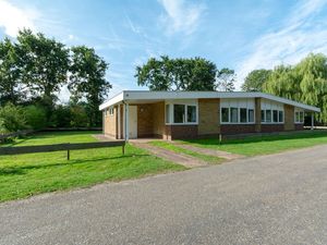 24045724-Bungalow-12-Sint Maartenszee-300x225-5