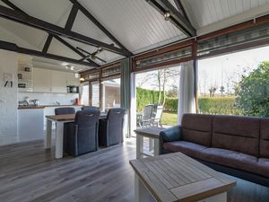 24045737-Bungalow-5-Sint Maartenszee-300x225-1