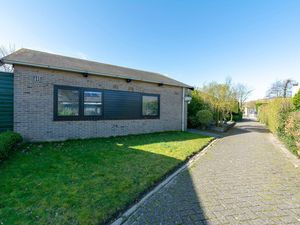 24045737-Bungalow-5-Sint Maartenszee-300x225-5