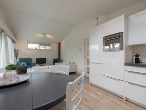 24045702-Bungalow-6-Sint Maartenszee-300x225-2