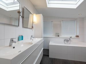 24045702-Bungalow-6-Sint Maartenszee-300x225-3