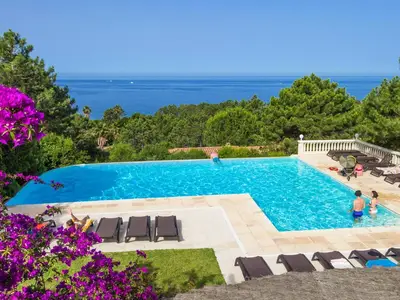 PoolOfHouse