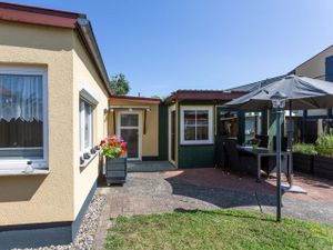 18957949-Bungalow-4-Spandowerhagen-300x225-3