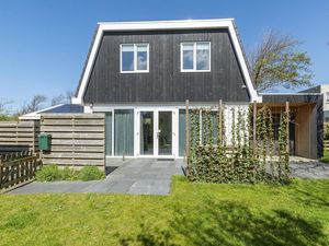 24045801-Bungalow-8--300x225-0