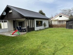 24000686-Bungalow-6--300x225-5