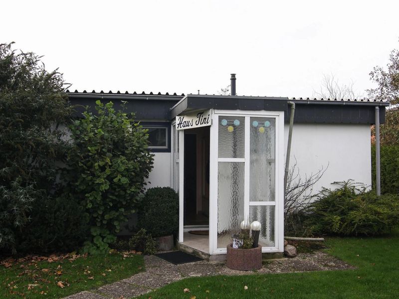 23290923-Bungalow-4-Warwerort-800x600-0