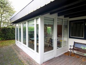 23290923-Bungalow-4-Warwerort-300x225-1