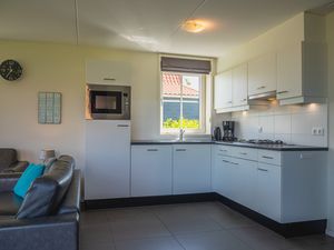 23987766-Bungalow-6-West-Graftdijk-300x225-5