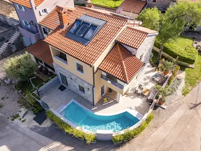 Casa Dika Pool & Lounge