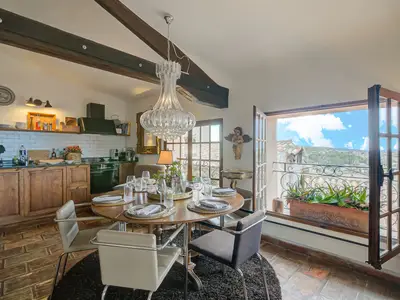 Küche und Essbereich