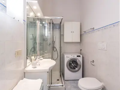 Badezimmer mit Dusche