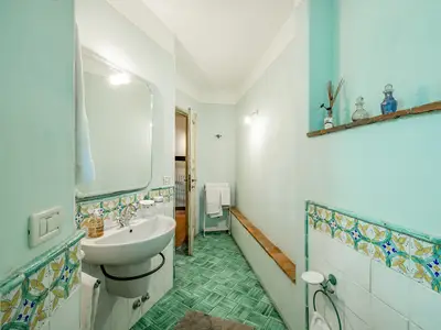 Badezimmer mit Dusche