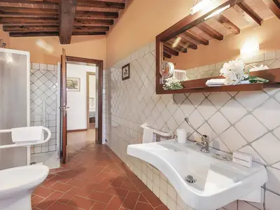 Badezimmer mit Dusche