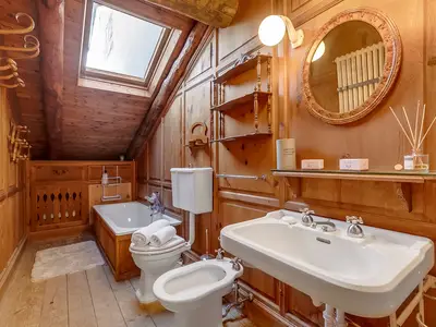 Badezimmer mit Badewanne