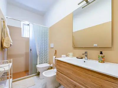 Badezimmer mit Dusche