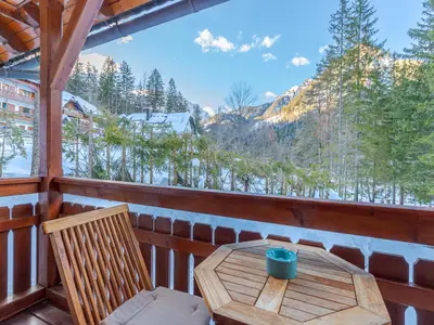 Balkon mit Blick auf den Fluss Pišnica