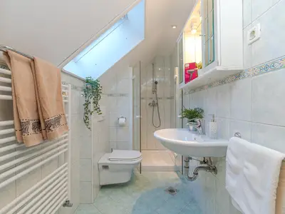 Badezimmer mit Dusche