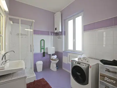 Badezimmer mit Dusche