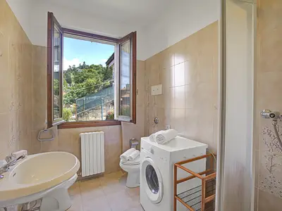 Badezimmer mit Dusche